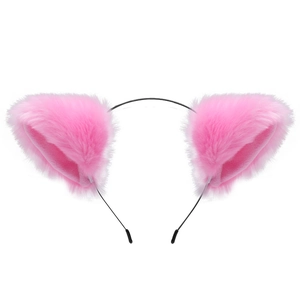 Gros plan sur serre-tête oreilles de chat roses en peluche avec armature en métal