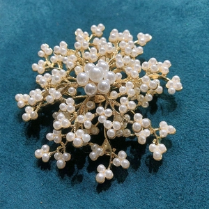 Snowflake Brooch Imitation Artificial Pearl Alloy Branch Floral Pin For Winter Coat Elegant Retro Jewelry Gift Women
