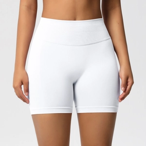 Vue de face du short de yoga blanc sans couture à taille haute avec large bande côtelée
