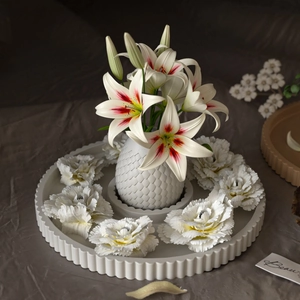 White striped round tray and textured vase set made of silicone resin gypsum molds