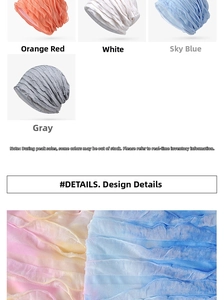 Dettaglio di berretti plissettati in cotone traspirante nei colori arancio, bianco e blu