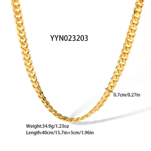 Detail view of 0.7cm wide 18K gold plated stainless steel curb chain with size parameters