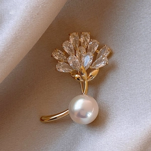 Floral Pearl Rhinestone Brooch Gold Plated Alloy Flower Pin Coat Scarf Accessories Fashion Jewelry Gift for Women