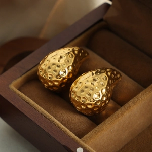 Chic gold-plated titanium steel teardrop earrings with hammered texture in a wooden box