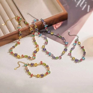Mehrfarbiges Geometrisches Zirkonia Schmuckset Kupfer Vergoldet Herz Quadrat Spleißen Halskette Armband Für Damen Luxus Eleganter Schmuck