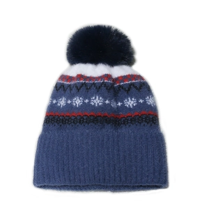 Winter Strickmütze mit Kunstfell Bommel und geometrischem Rautenmuster in Dunkelblau