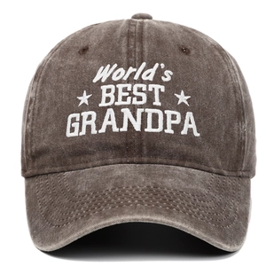 Détail de la casquette vintage en coton délavé avec broderie World's Best Grandpa