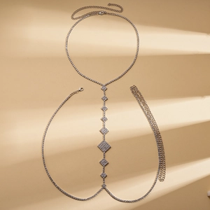 Detailed view of silver rhombic geometric body chain with sparkling rhinestones decoration