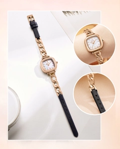 Détail de montre carrée or rose avec cadran en nacre et bracelet en chaîne et cuir