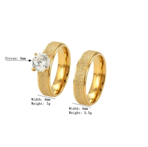 Detailed view of frosted gold couple rings with 6mm zircon and technical weight specs