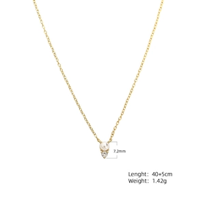 Detailansicht der Perlenkette in Gold mit 7,2mm Anhänger und 40+5cm Kettenlänge