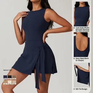 Robe de sport bleu marine ajustée avec ourlet fendu à nouer et dos nu pour fitness