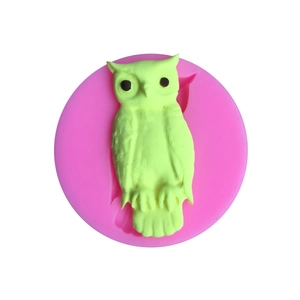 Vista dall'alto dello stampo in silicone con forma di gufo per decorazione torte