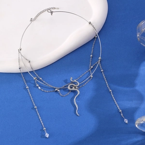Zilveren slang choker ketting met kwastjes franje en fonkelende kristallen accenten