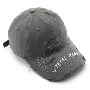 Retro distressed grijze katoenen baseballpet met gescheurde details en streetwear-borduurwerk