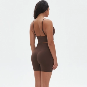 Dunkelbraunes zweiteiliges nahtloses Yoga-Set mit Sport-BH und Fitness-Shorts