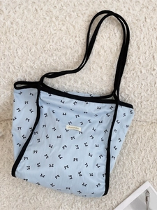 Grande borsa tote azzurra con stampa a fiocchi neri e manici ultra resistenti