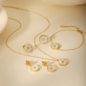 Luxury gold stainless steel jewelry set with white shell flower pendant and zircon inlay