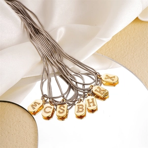 Collana A Catena Di Serpente In Acciaio Inossidabile Con Ciondolo Lettera In Rame Placcato Oro Zircone Intarsiato Gioielli Per Donne