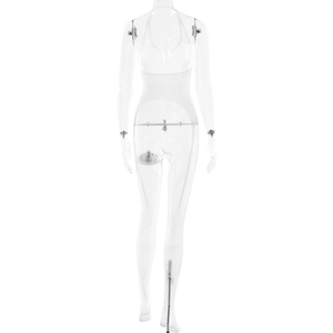 Detailaanzicht van de achterkant van een witte mesh bodysuit met transparante stof en kant