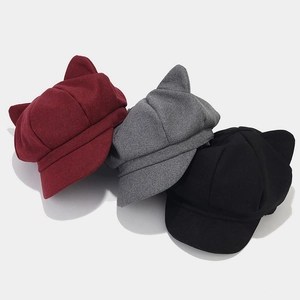 Casquettes gavroche en laine avec oreilles de chat en bordeaux, gris et noir pour femme