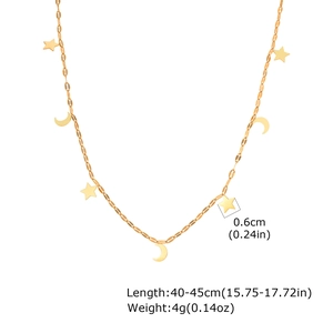 Vue détaillée du collier d'étoiles et de lune dorées, longueur 40-45cm, pendentif de 0,6 cm
