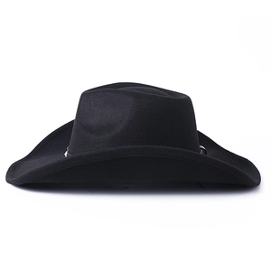 Vue de face d'un chapeau de cowboy noir classique en feutre de laine avec un large bord chic