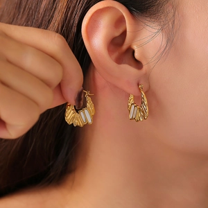 Irregular 18k gold shell earrings with retro textured stainless steel and chic design