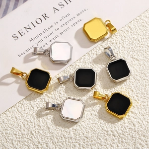 Pendenti geometrici ottagonali in oro e argento con intarsio bianco e nero