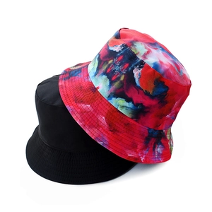 Dual-sided tie-dye bucket hat for sun protection in black and vibrant abstract print