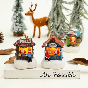 Miniatures de boutiques de Noël en résine avec éclairage LED et décor hivernal enneigé