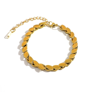 Polished 18K gold plated stainless steel leaf chain bracelet with lobster clasp and extension