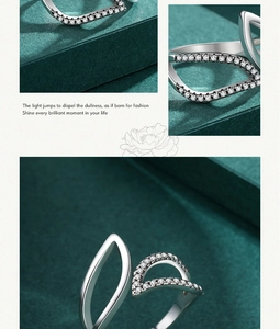 Detail of S925 silver ring featuring intertwined leaf curves and sparkling zircon stones