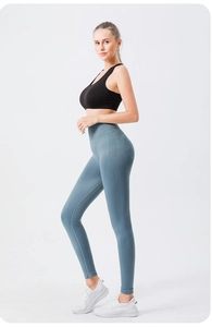 Détail de legging de yoga sans couture taille haute et soutien-gorge de sport respirant