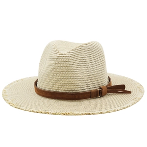 Beiger Strohhut im Fedora-Stil mit ausgefransten Kanten und braunem Zierband für Sommer