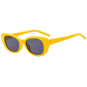 Lunettes de soleil œil-de-chat tendance avec monture jaune et verres gris foncé