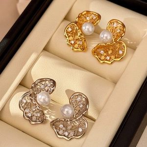 Elegant twisted hollow pearl stud earrings with zircon in gold and silver finish