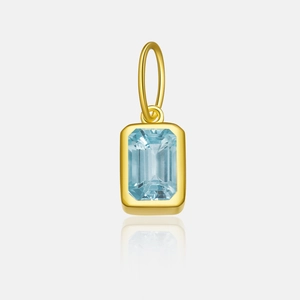 Detail of rectangular aquamarine zircon pendant in gold s925 silver setting