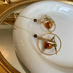 Vintage goldene runde hohle Ohrringe mit Bernstein-Kristallperlen im Ethno-Design