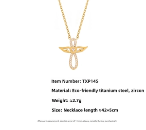 Vue détaillée du collier ailes d'ange dorées avec pendentif infini, cœur et zircons blancs