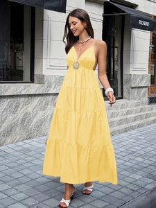 Elegant Sommer Maxi Kleid mit gelben Stufen und V-Ausschnitt für Damen in modischem Stil