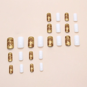 Set 24 unghie finte quadrate corte con foglie d'acero bianco perla e oro metal
