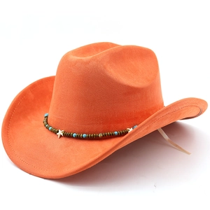Detail eines orangefarbenen Cowboyhuts mit böhmischem Sternperlen-Dekorband aus Wildleder