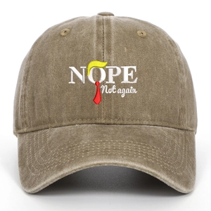 Ricamo dettagliato dello slogan Nope Not Again su cappello di cotone lavato kaki