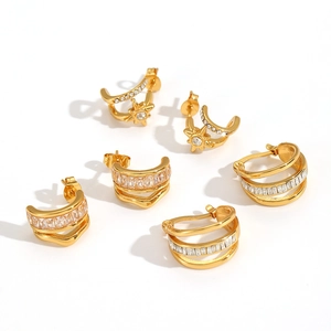 Ensemble de boucles d'oreilles en acier doré avec motif étoile et pierres en zircon