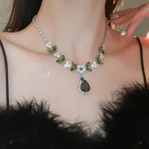 Set Di Gioielli Elegante Fiori Foglie Zircone Collana Orecchini Pera Verde Rame Silver Earring Post Per Donna Lusso Vintage