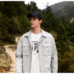 Men's outdoor leisure set featuring light grey multi-pocket jacket and black baseball cap