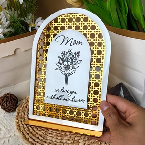 Close-up of heart-shaped floral engraving and Mom tribute message on acrylic plaque