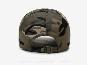 Vue arrière de la casquette camouflage avec boucle réglable et coutures précises