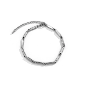 Bracelet minimaliste en acier argenté avec maillons géométriques et chaîne ajustable